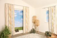 Rhyl is een kamerhoog geweven jacquard stof met een uniek dessin