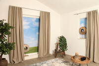 Overgordijn Naturlin is een soepelvallende 100% linnen gordijnstof die warmte en sfeer aan je interieur geeft