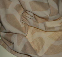 Formi is een soepele gordijnstof met een grote stoere grafische print