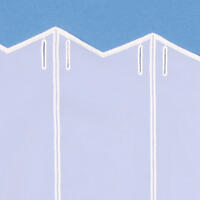 Wit transparante val met wit geborduurde patronen