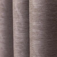 Deze semi-verduisterende gordijnstof heeft een ingeperst grafisch dessin op een gemêleerd gronddoek