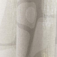 Deze soepele gordijnstof met een grote stoere organische print die wat weg heeft van keien