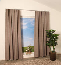 Caldera is een tijdloos overgordijn met grover geweven garens en een subtiele glans