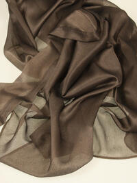 Blair is een vlamvertragende en duurzame transparante inbetween. De stof valt soepel en heeft een mooie glans