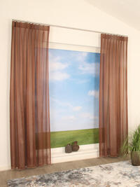 Blair is een vlamvertragende en duurzame transparante inbetween. De stof valt soepel en heeft een mooie glans