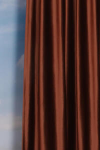 Deze mooie overgordijnstof is een echte sfeermaker, de stof zorgt voor privacy als het donker is