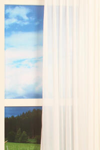 Grof geweven inbetween in wit met in de lengte dikke ingeweven draden. Grof geweven inbetween in wit met in de lengte dikke ingeweven draden.