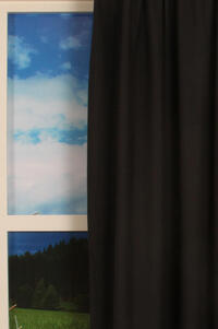 Kamerhoge soepele overgordijnstof in een fijne geweven structuur.