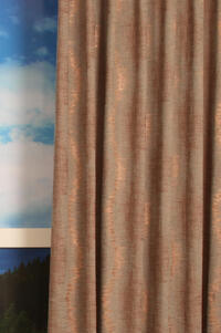 Mooie soepele inbetween met een mooie koper glans met lichtbruine ingeweven mat lengtepatroon van smal geweven streepjes