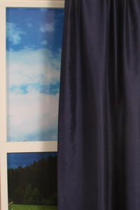 Glanzende nonchalante taft met een geruwde voorzijde en glanzende gladde achterzijde in dezelfde kleur