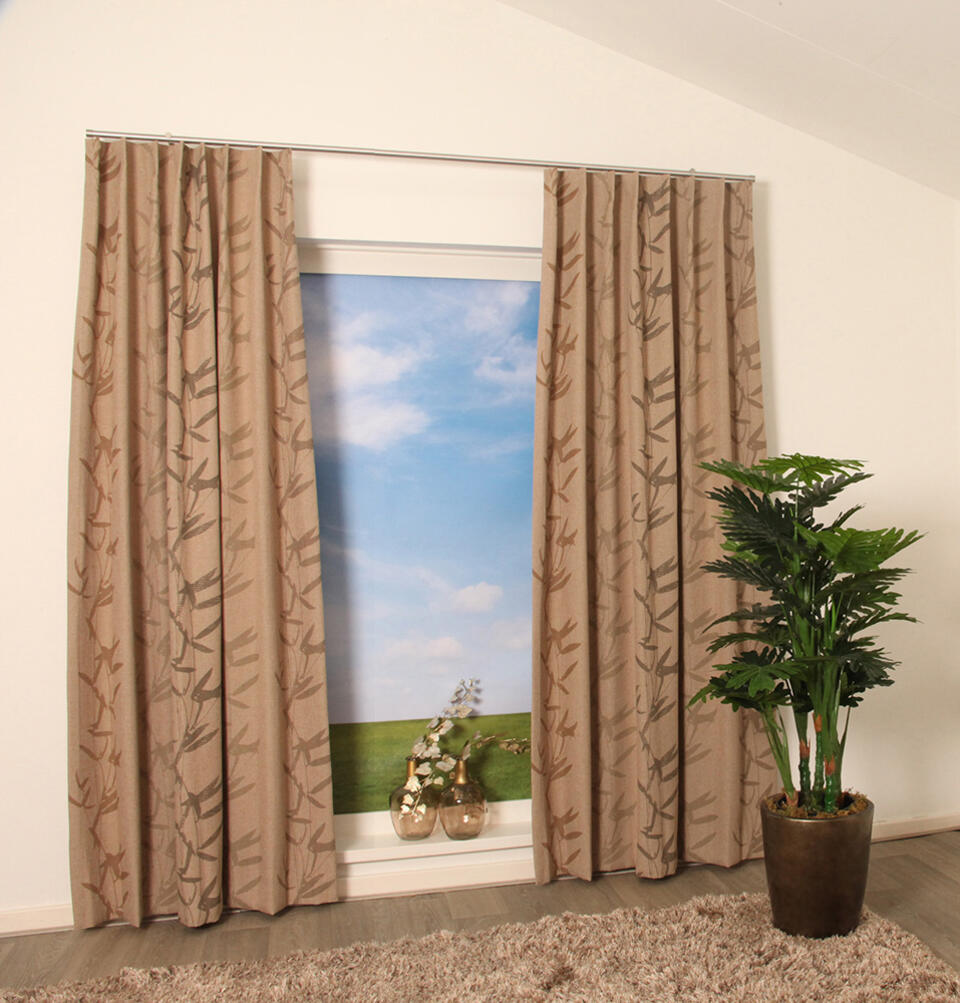 Een brandvertragende printstof, en ook nog eens verduisterend! Cane heeft een rietprint die bestaat uit rietstengels in vijf subtiele kleuren