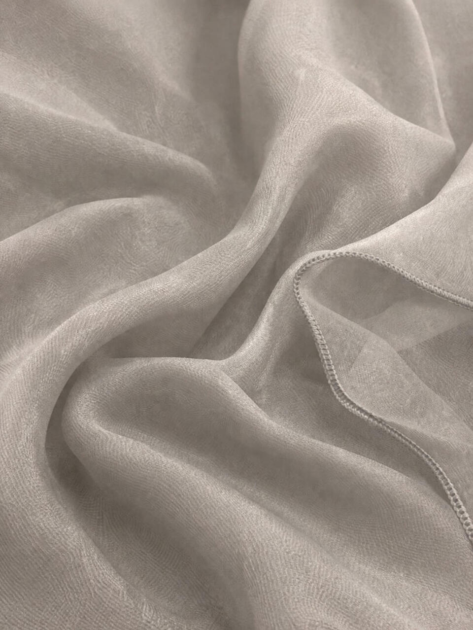 Soepelvallende transparante inbetween