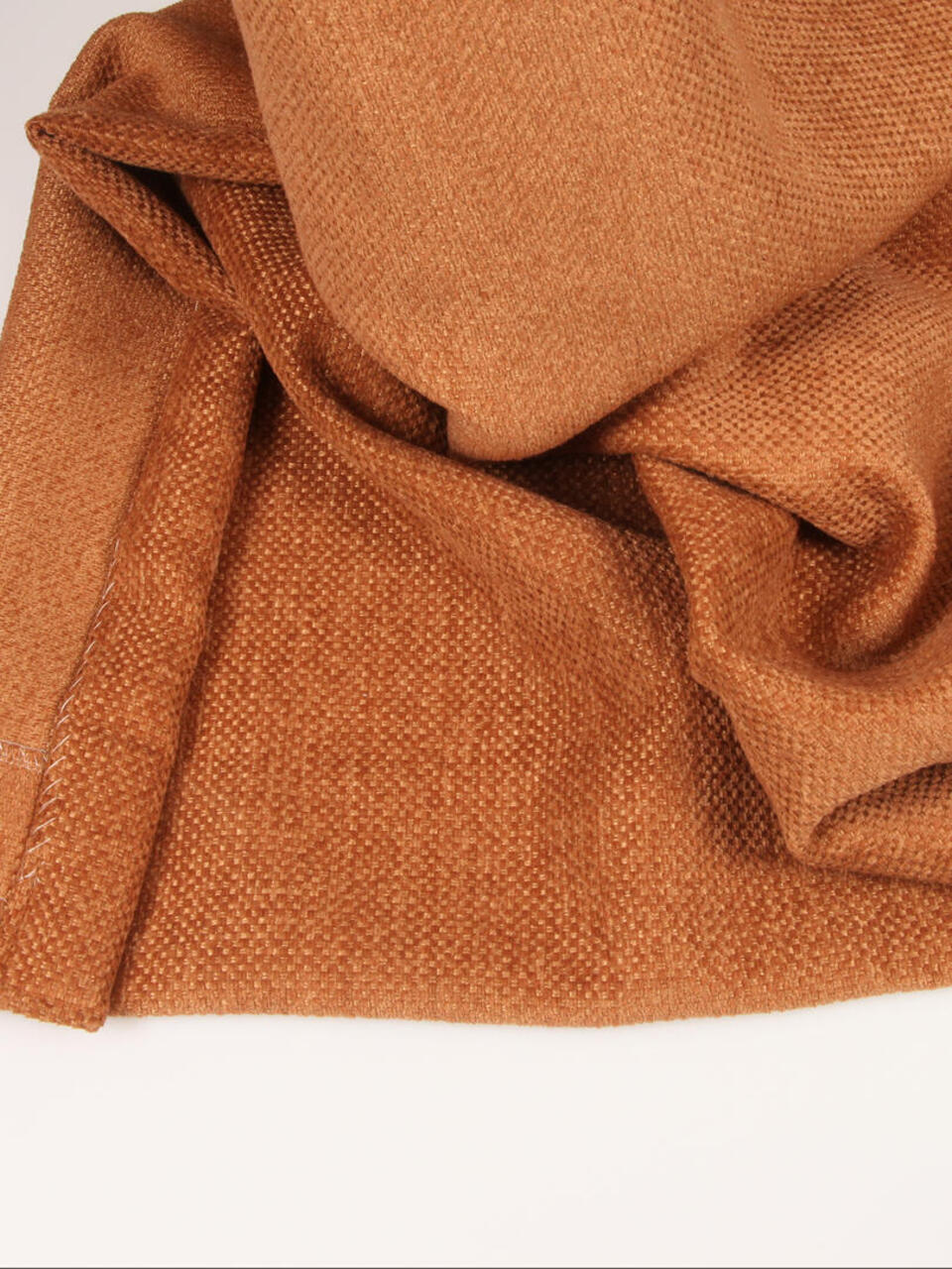 Wipers is een rijke en elegante overgordijnstof door de combinatie van chenille garen en een garen met een soft shine