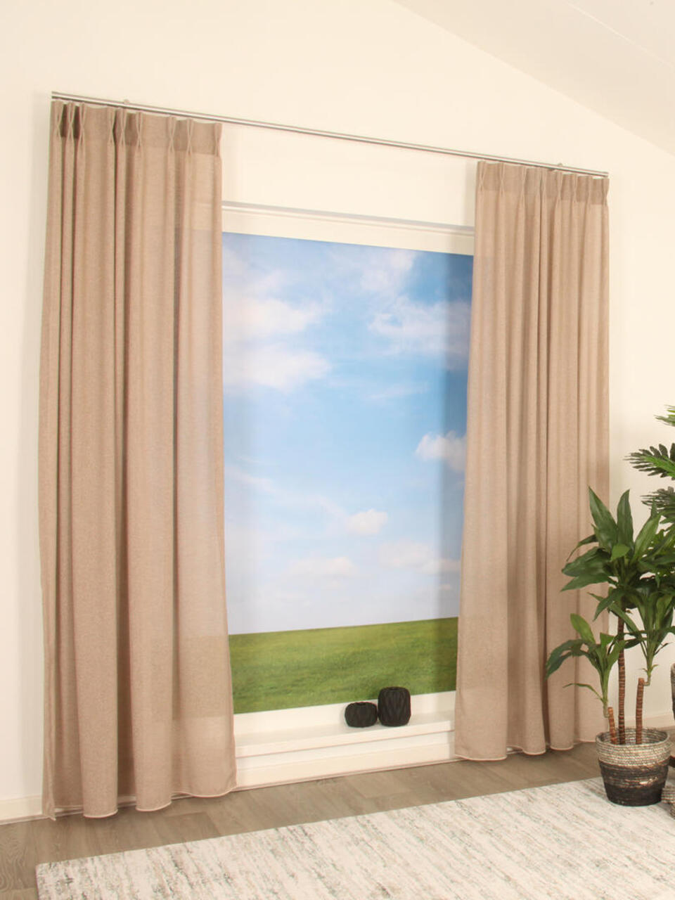 Inbetween Crumble is een kamerhoge en soepelvallende inbetween gemaakt van wat dikkere garens