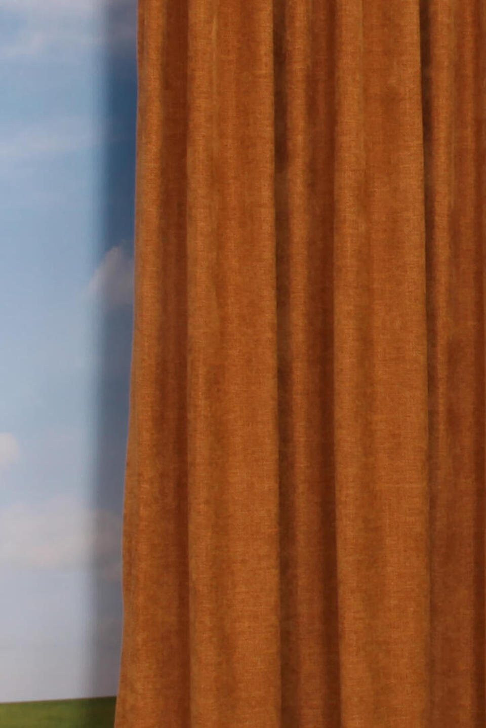 Jalhay is een kamerhoge overgordijnstof die een oase van luxe en comfort biedt aan elke ruimte