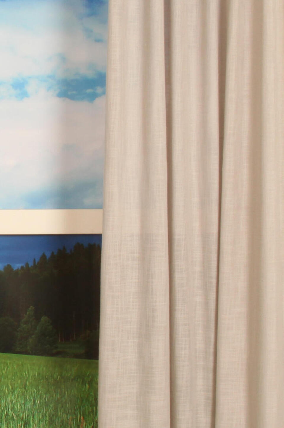 Mara is een dikkere kwaliteit inbetween gordijnstof met een stoere weving