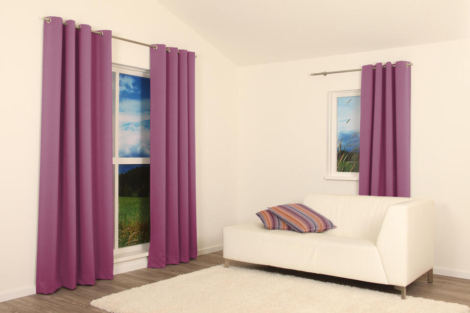 Verduisterende overgordijnstof met een mooie weefstructuur aan de voorzijde. De gladde achterzijde van de stof is effen naturel