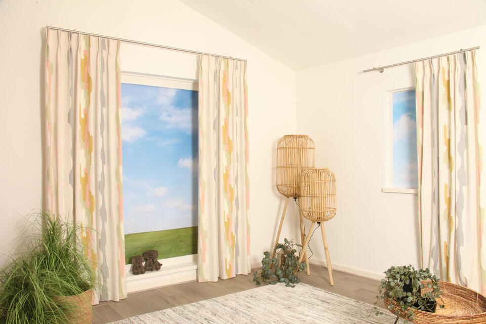 Rhyl is een kamerhoog geweven jacquard stof met een uniek dessin