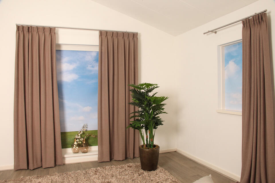 Met Mortstel heb je een kamerhoog overgordijn met een esthetische uitstraling