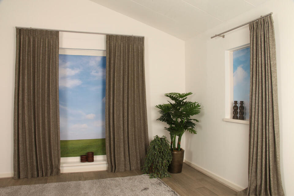 Tamise is een kamerhoog overgordijn met een wollige textuur die warmte en gezelligheid brengt in elke ruimte