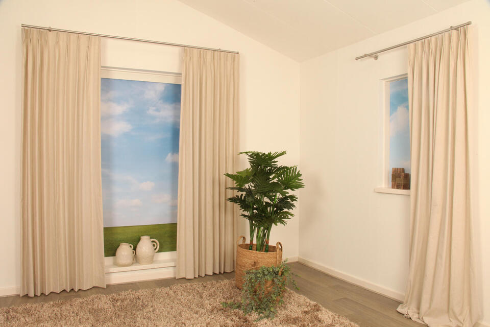 Inbetween Fierce is een elegante gordijnstof met een prachtig linneneffect