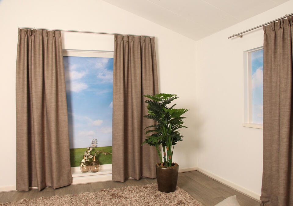 Lagune is een kamerhoge en soepelvallende dim-out met een stoere uitstraling