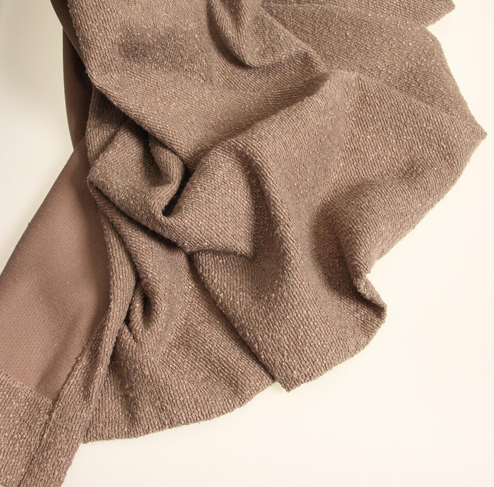 Met deze tijdloze en elegante bouclé gordijnstof is Ombret een trendy een veelzijdig overgordijn met een unieke textuur