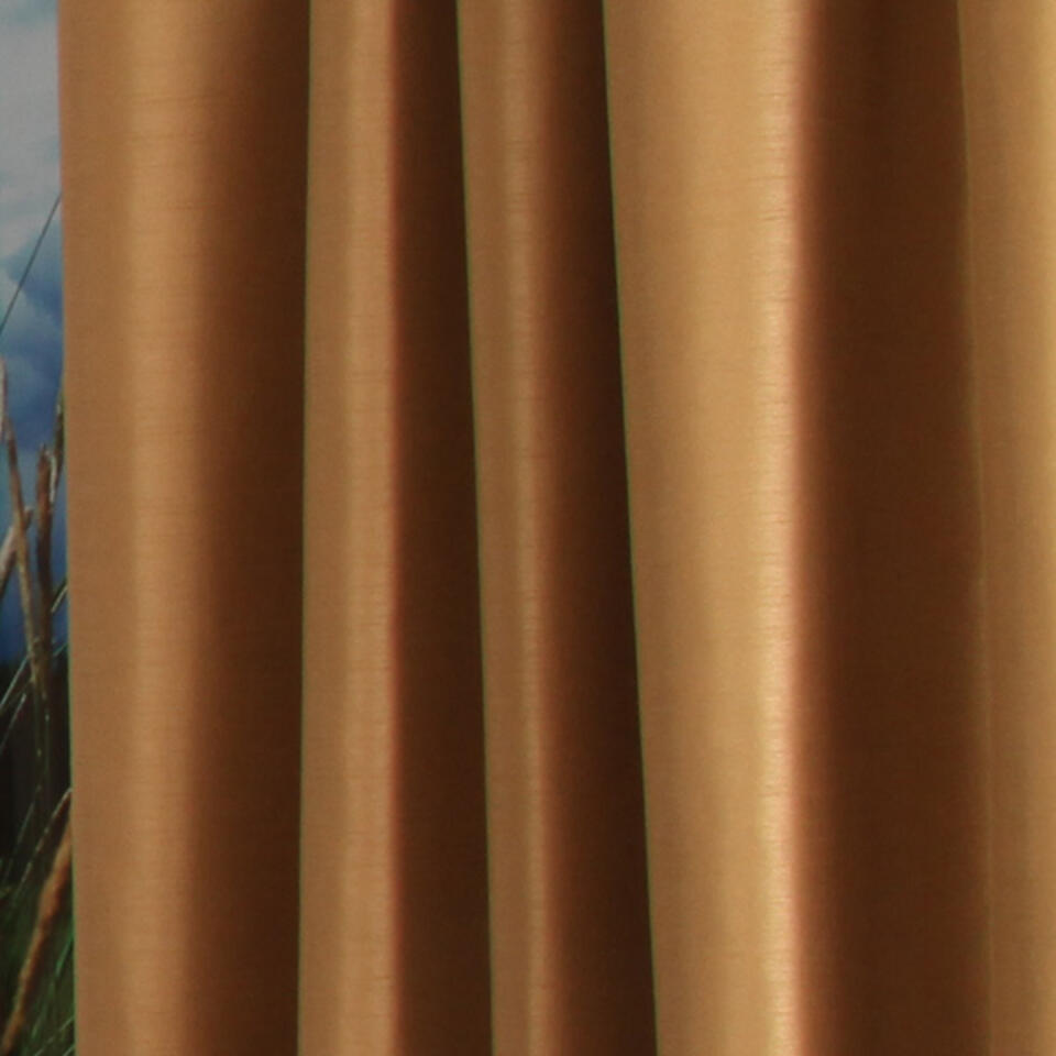 Glanzende nonchalante taft met een geruwde voorzijde en glanzende gladde achterzijde in dezelfde kleur