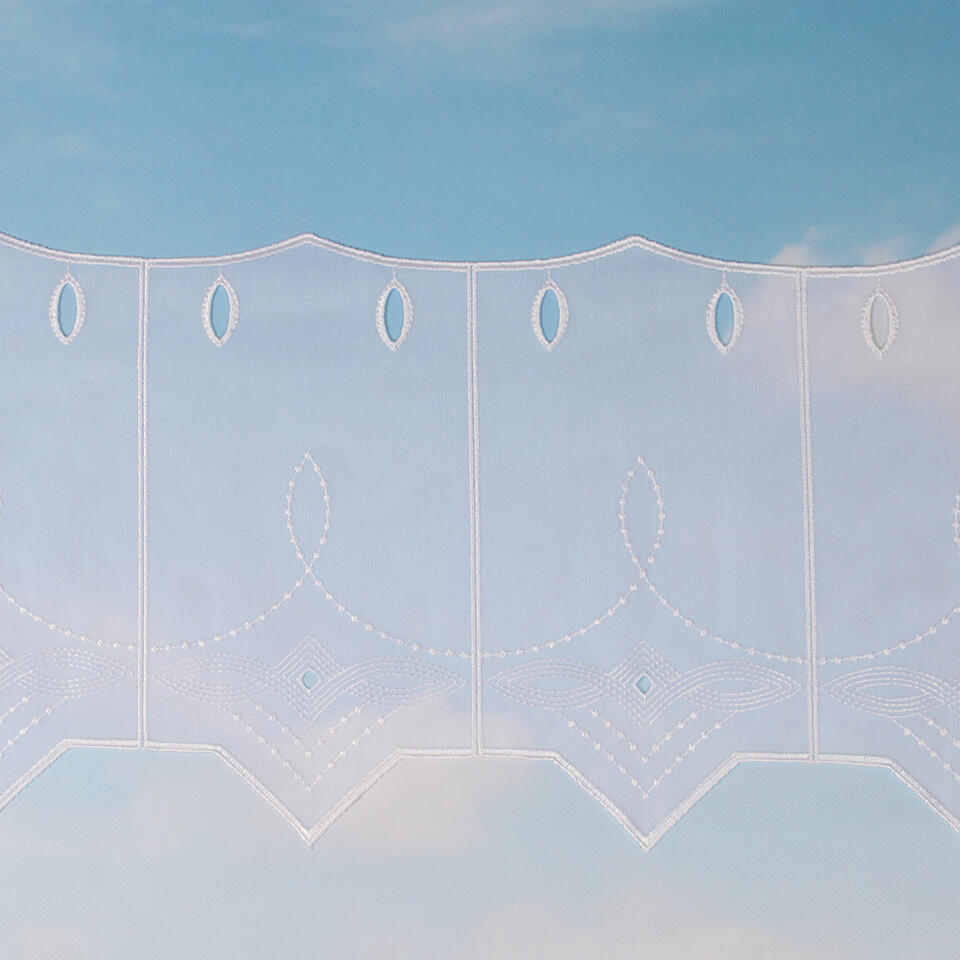 Witte val met sigmenten afgezet in glasgaren