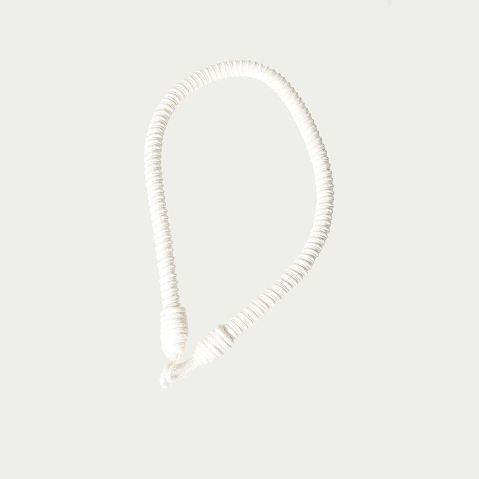 Mooie kwaliteit zijdematte creme kleurige embrasse van een omwikkeld koord met een sierlijke rib