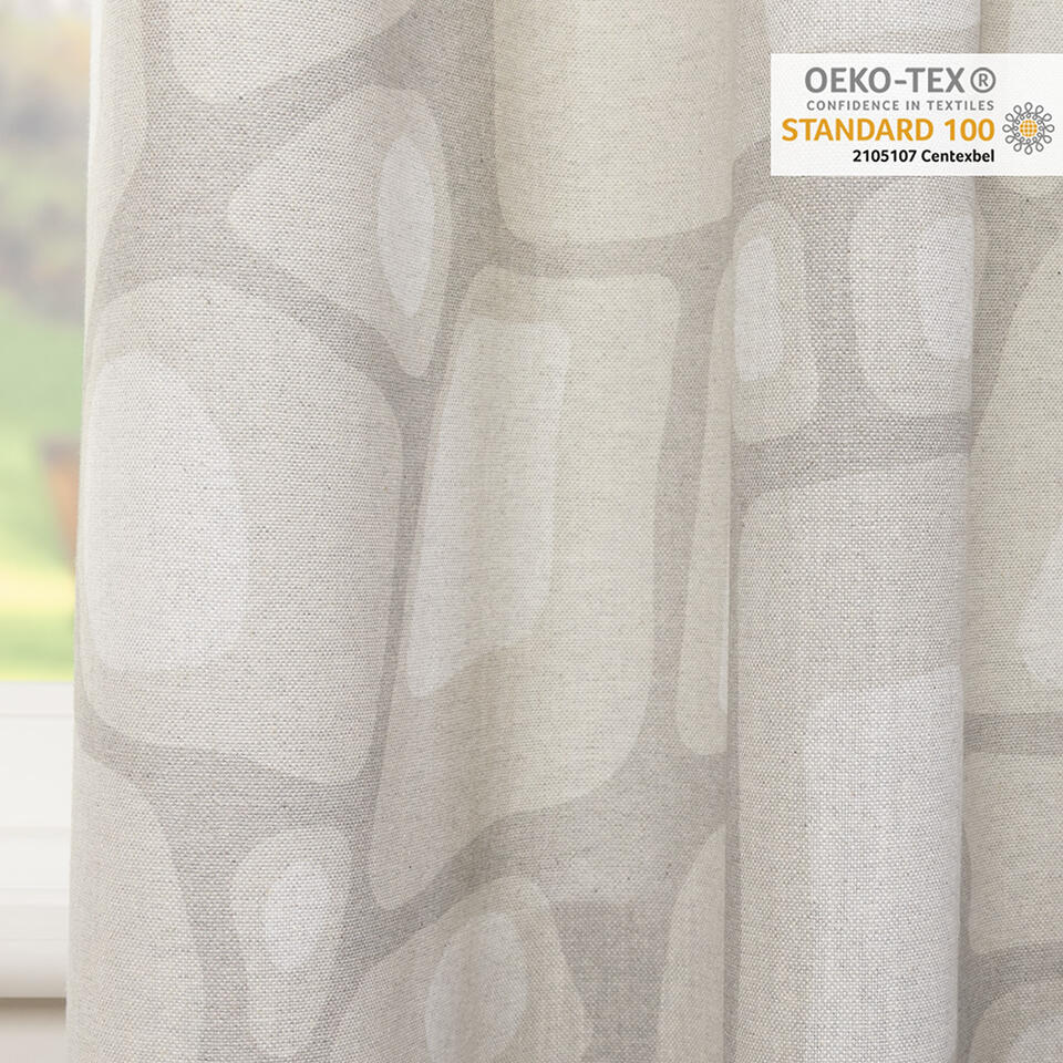 Deze soepele gordijnstof met een grote stoere organische print die wat weg heeft van keien