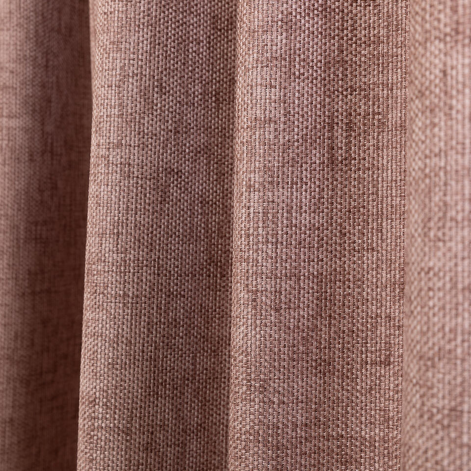 Refined is een kamerhoge verduisterende gordijnstof en heeft een unieke technologie die er voor zorgt dat de lucht gezuiverd wordt